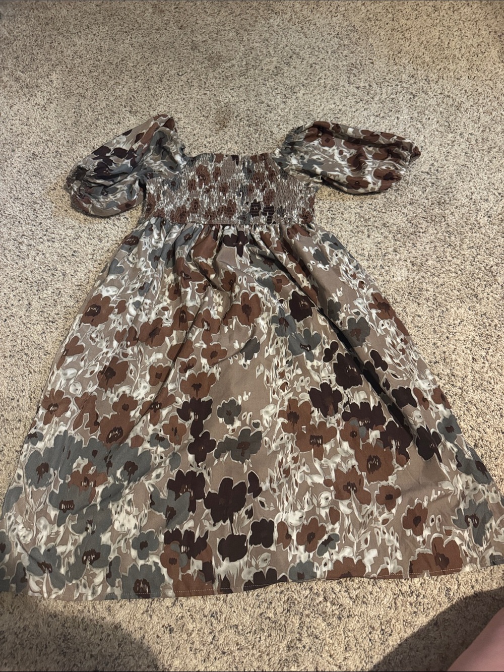 Floral Puff-Sleeve Dress in Brown and Gray